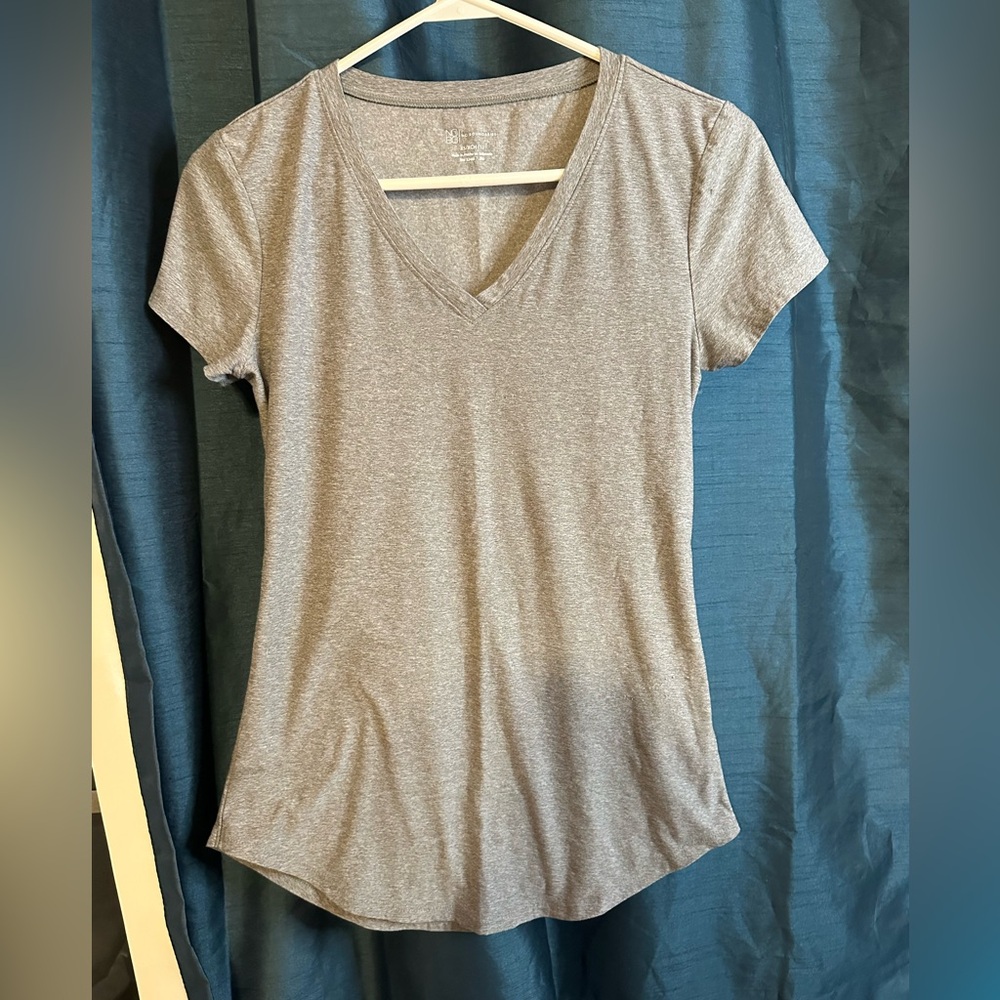 Women's V-Neck Short Sleeve Fitted Tee - Gray with Rounded Hem